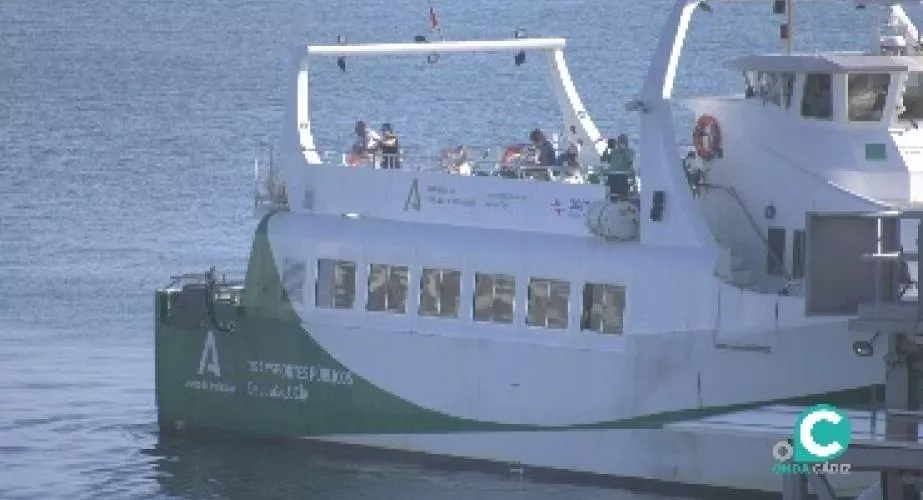 Imagen del catamarán Bahía de Cádiz