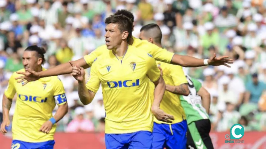 Alcaraz adelantaba a los amarillos de penalti (Foto: Cádiz CF)