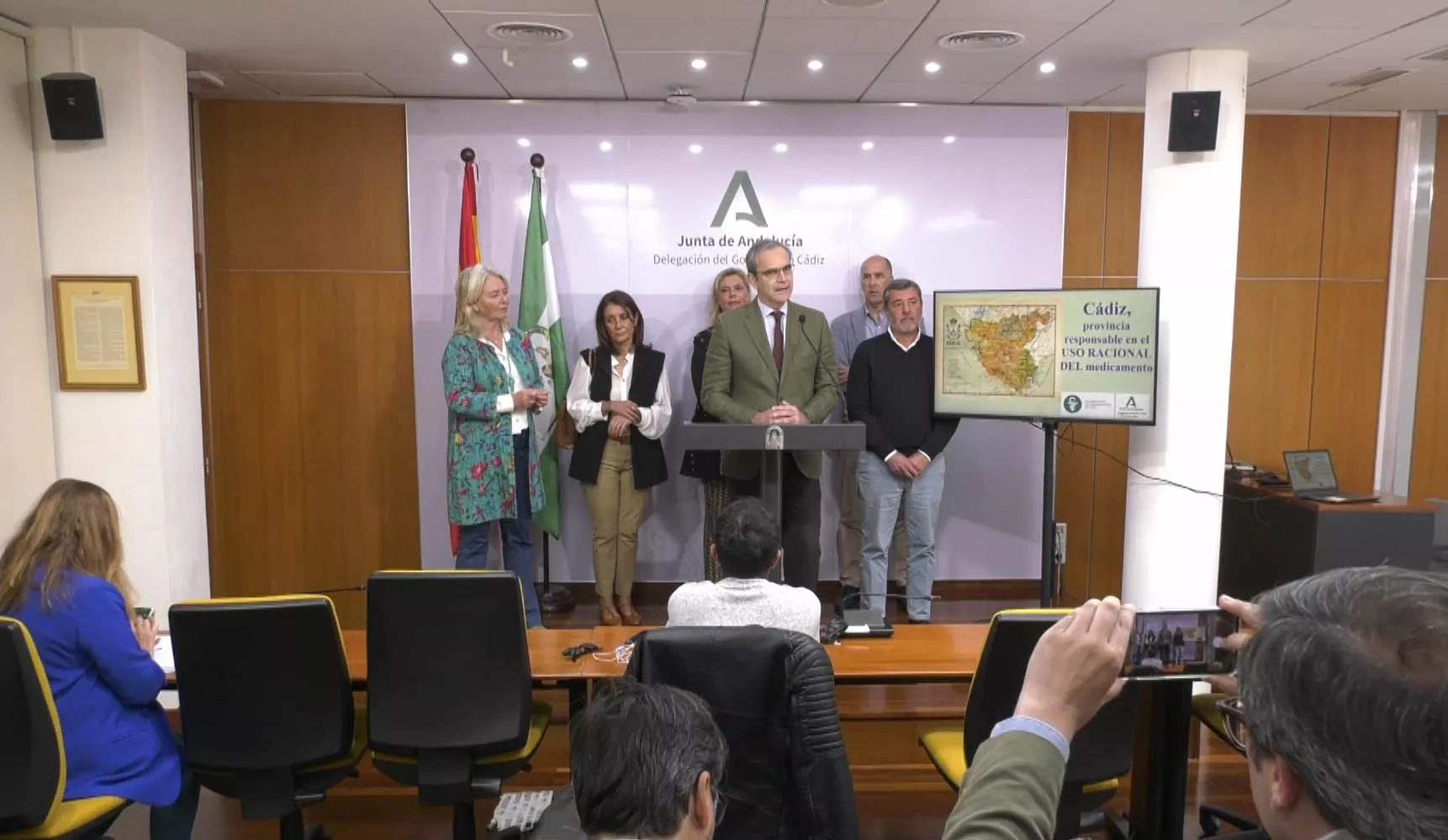 El presidente de COFCádiz y la delegada de la Junta, junto a representantes de ambas instituciones, la presentación de la nueva campaña