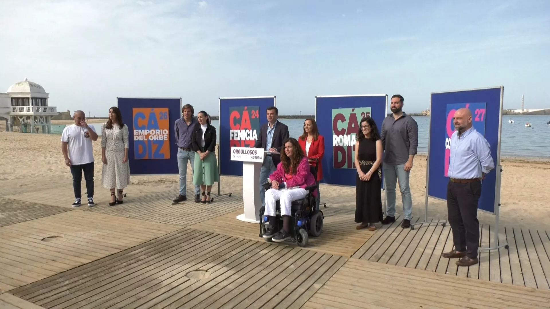 Bruno García junto a algunos de los miembros de la candidatura popular 