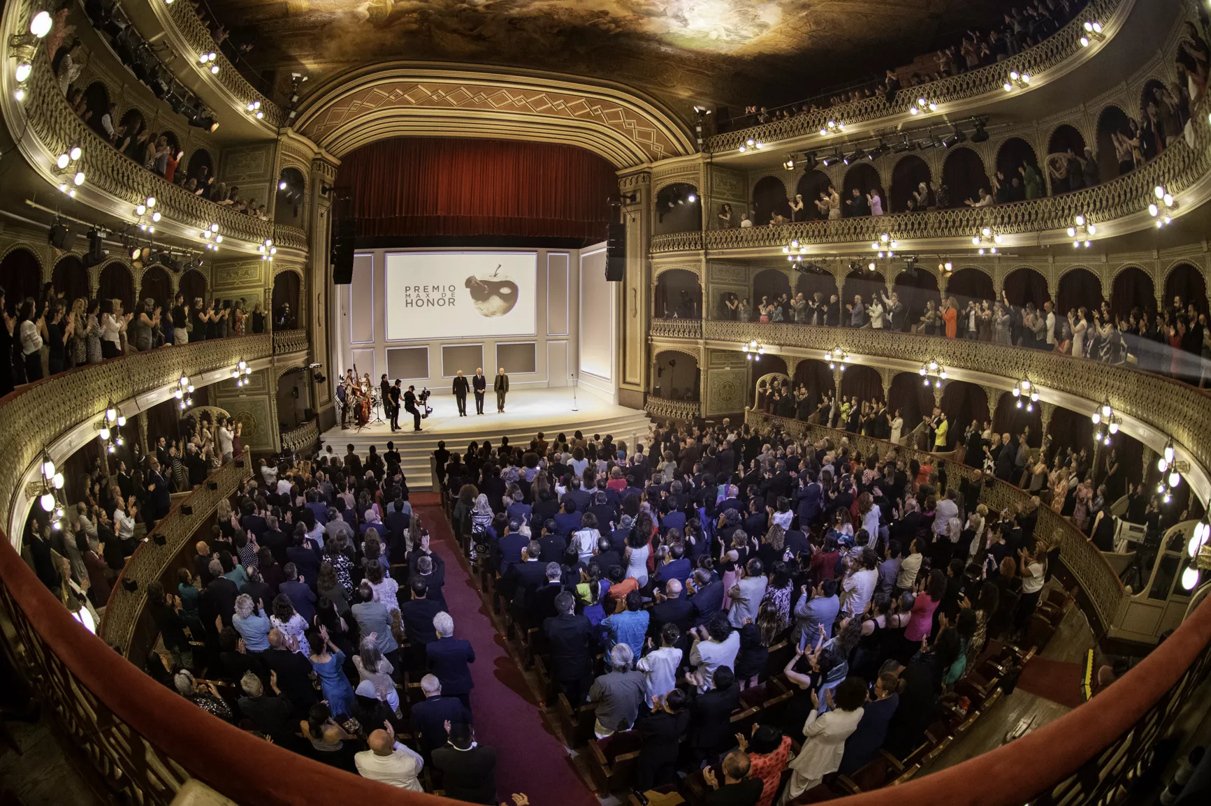 El Gran Teatro Falla, lleno en la ceremonia de los Max 