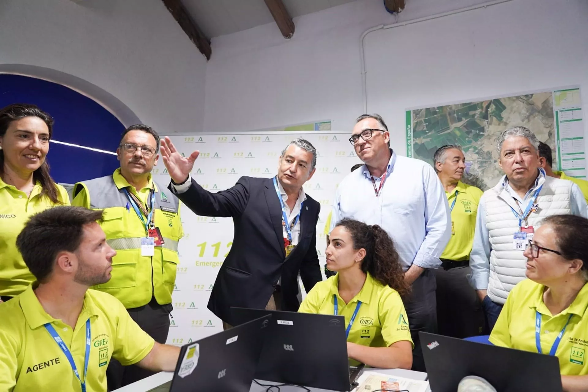 El consejero de la Presidencia, Interior, Diálogo Social y Simplificación Administrativa, Antonio Sanz, y el consejero de Turismo, Cultura y Deporte, Arturo Bernal, en el dispositivo de Emergencia del Gran Premio de Jerez El consejero de la Presidencia, Interior, Diálogo Social y Simplificación Administrativa, Antonio Sanz, y el consejero de Turismo, Cultura y Deporte, Arturo Bernal, en el dispositivo de Emergencia del Gran Premio de Jerez