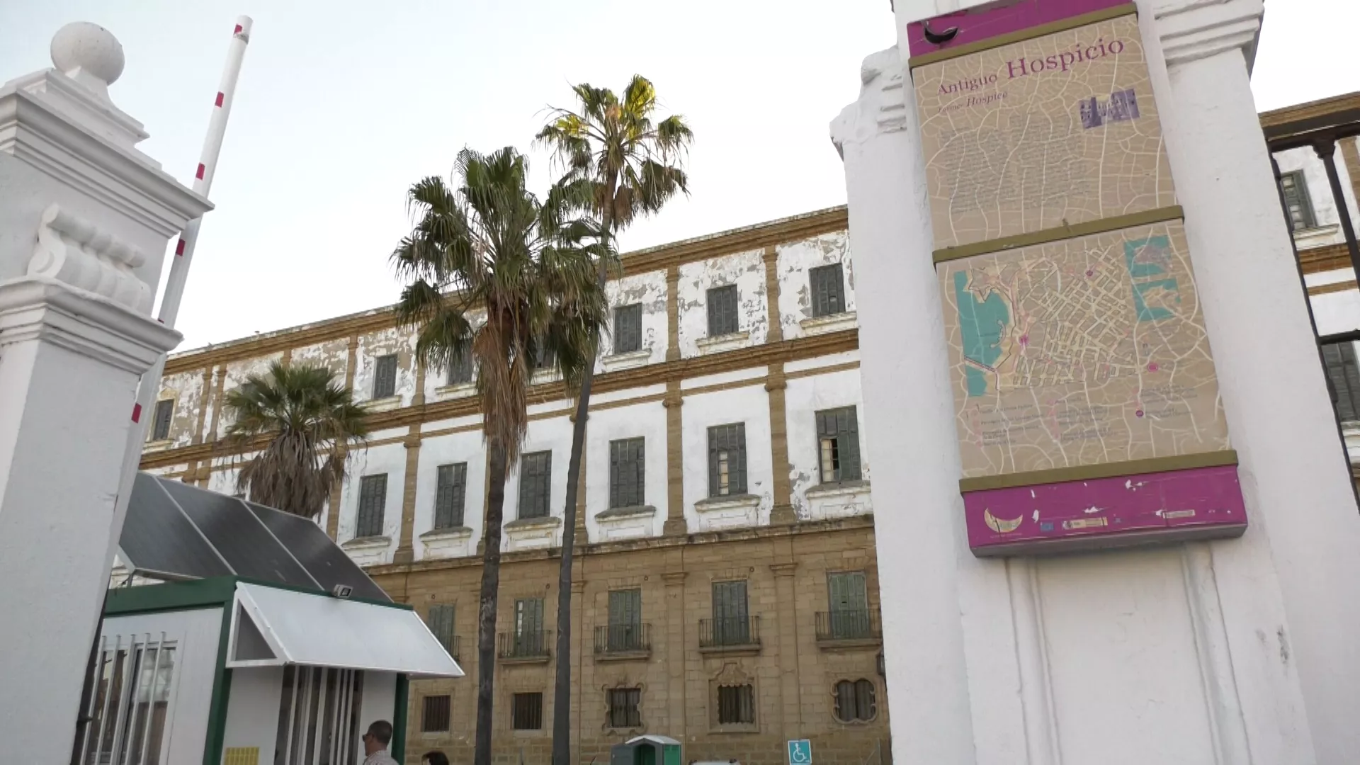 Entrada al parking que hoy ocupa el solar de Valcárcel