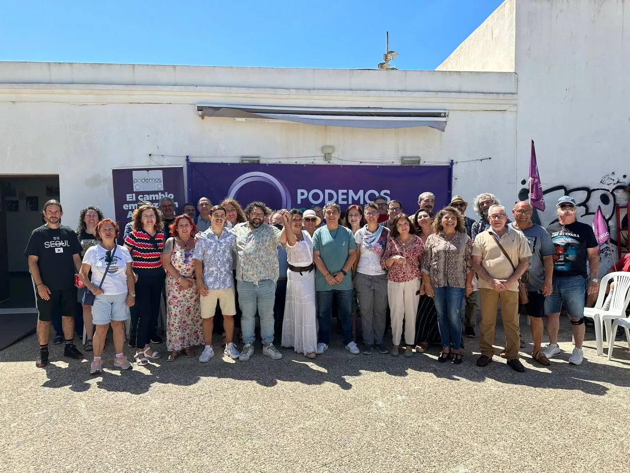 Podemos defiende una candidatura "valiente y realista" en la presentación de su programa electoral.