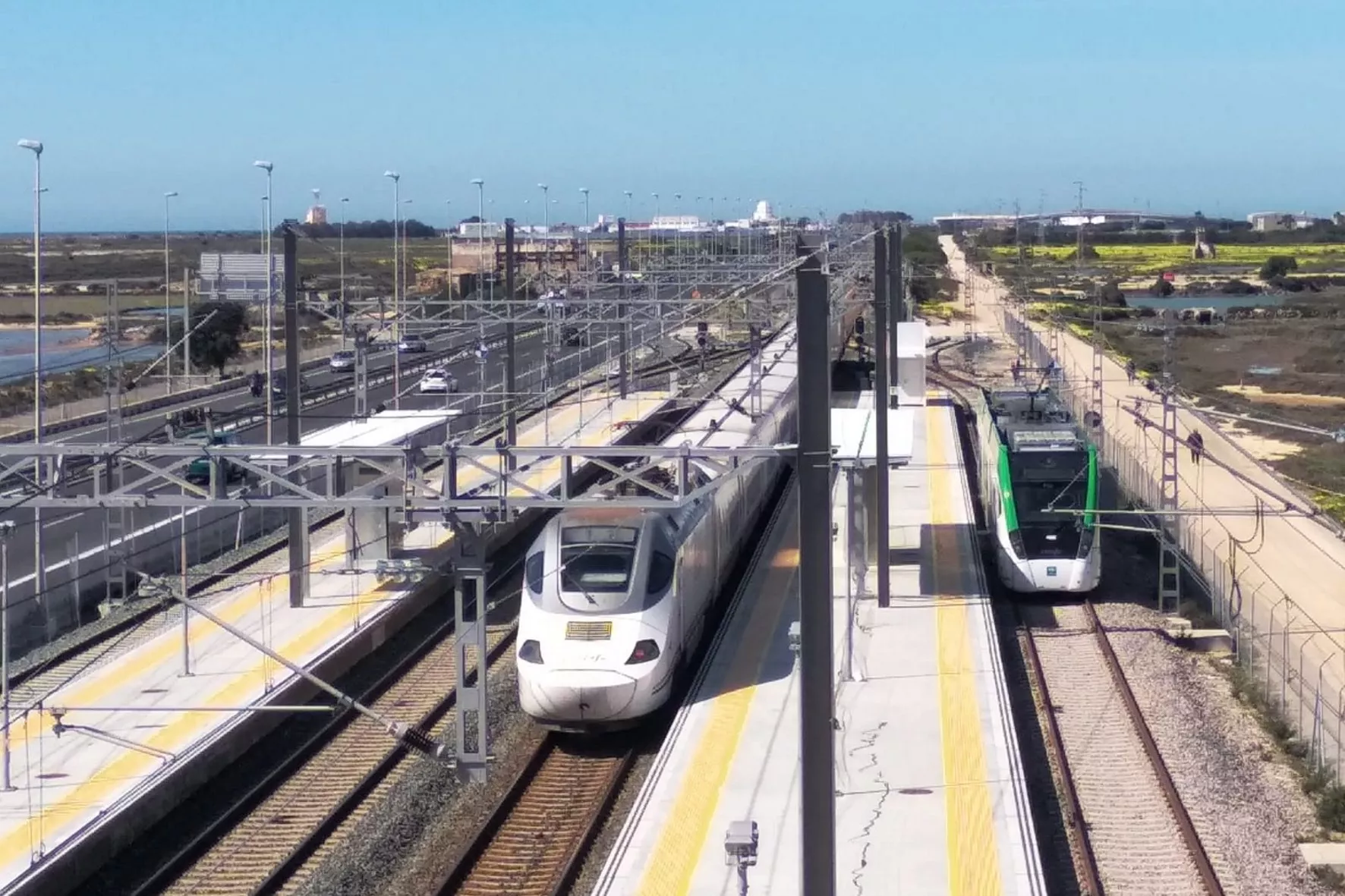 El estacionamiento del tranvía en el mismo andén que comparte con  Cercanías mejorará las operaciones de trasbordo