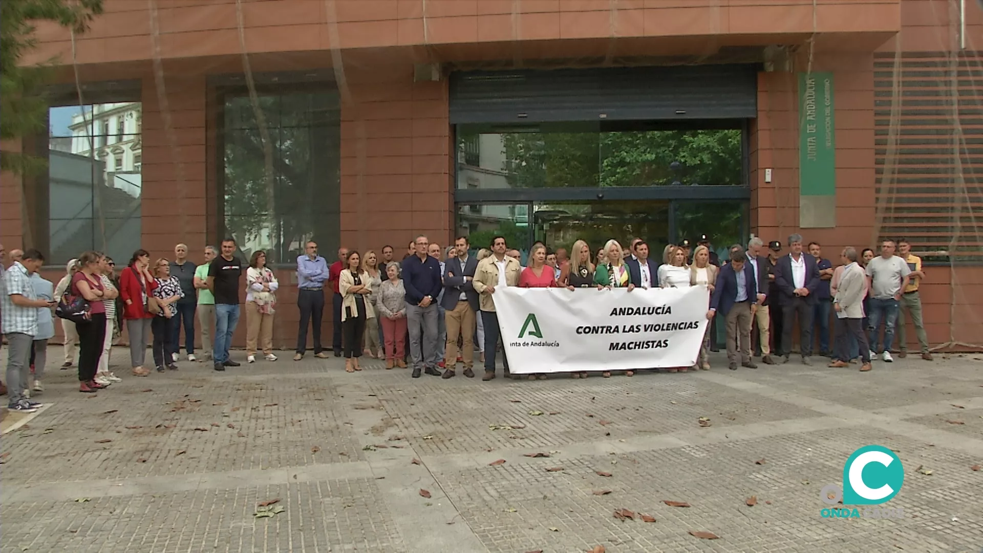 La concentración ha tenido lugar este jueves a las puertas de la delegación del Gobierno en Cádiz