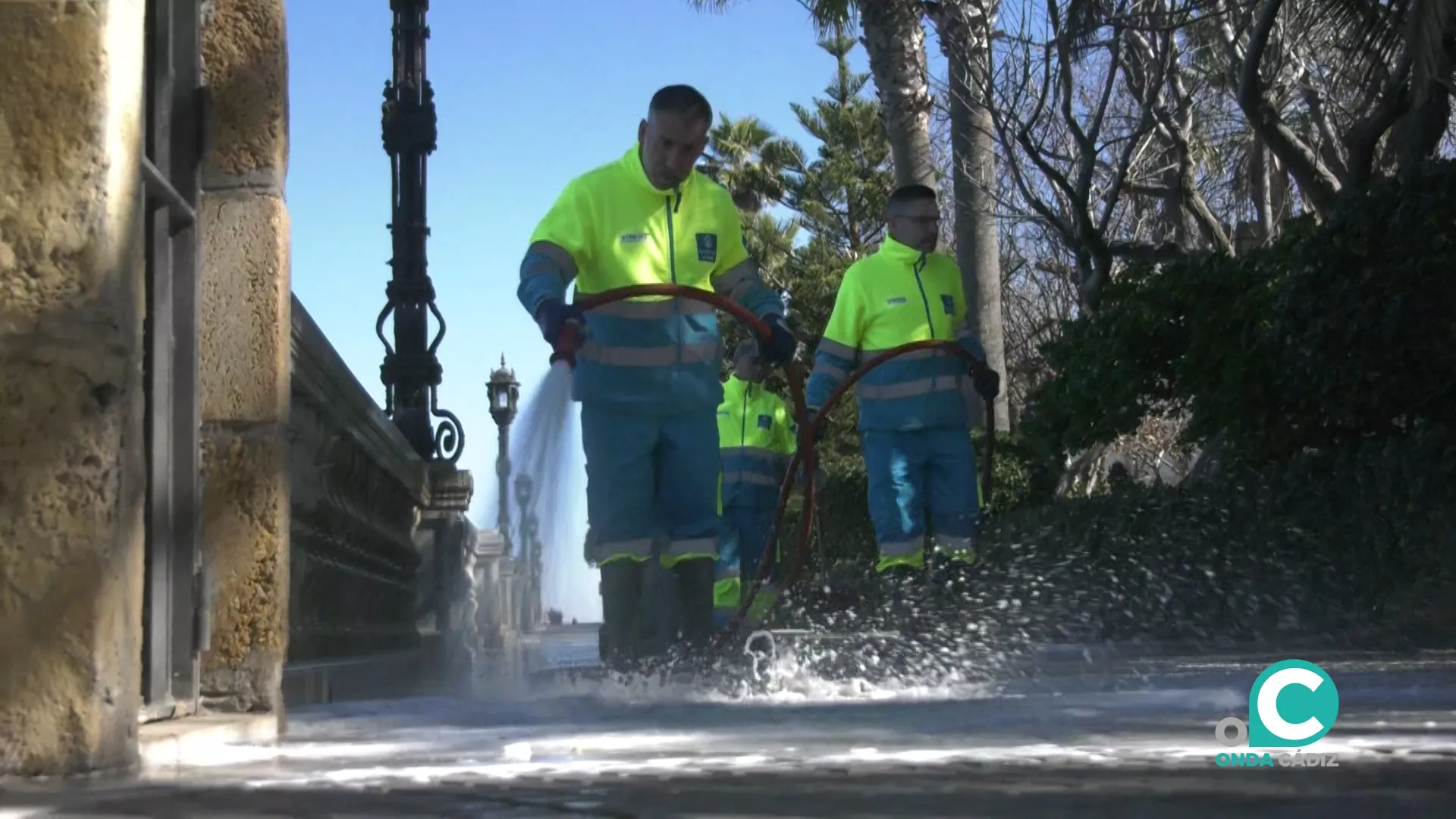 El candidato apremia a que se adapte urgentemente la depuradora Cádiz-San Fernando para la reutilización de las aguas depuradoras