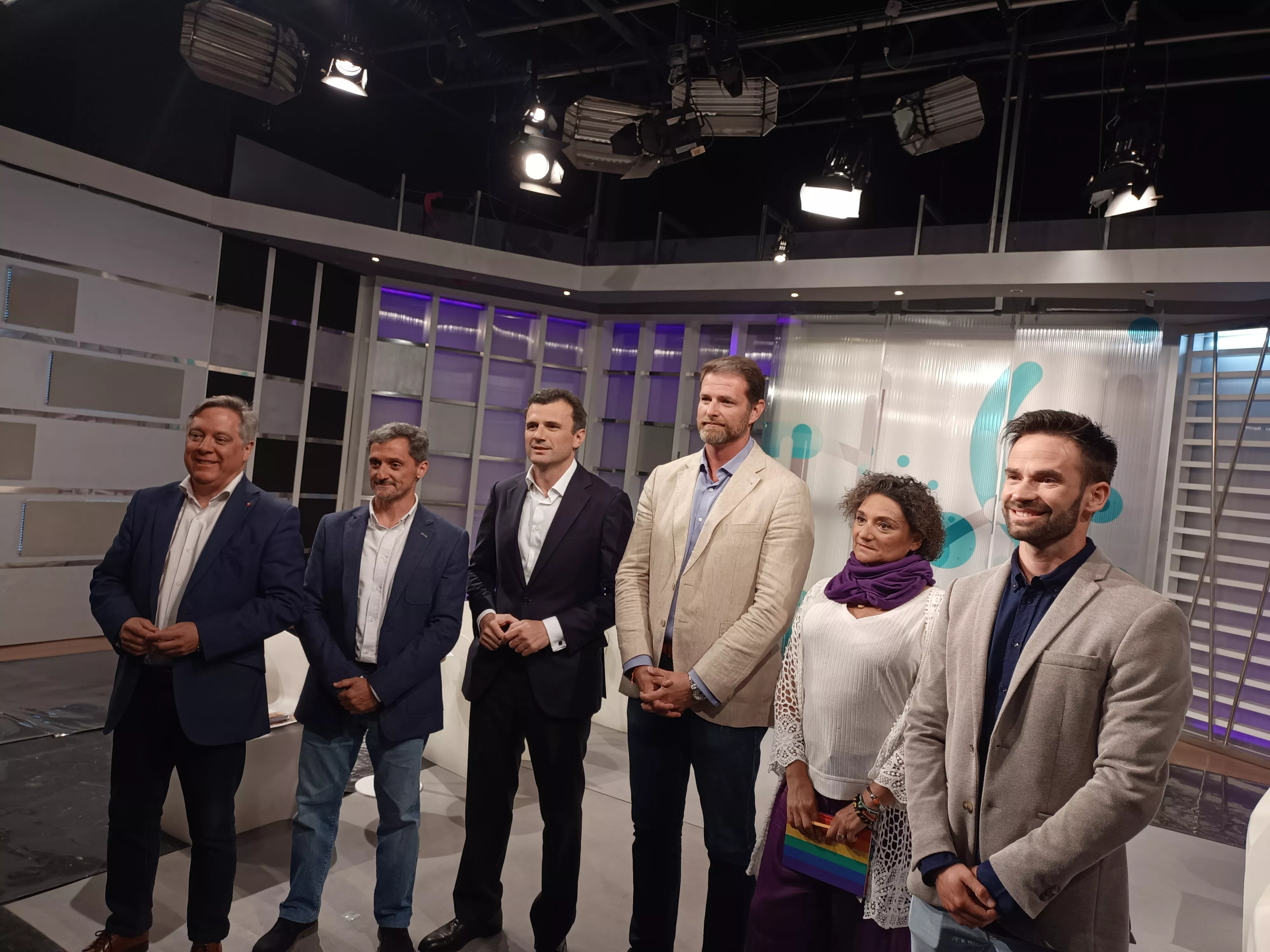 Candidatos posan en el plató antes de comenzar Candidatos posan en el plató antes de comenzar