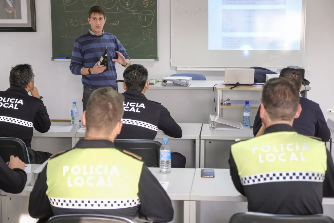 Policías locales durante una sesión formativa 