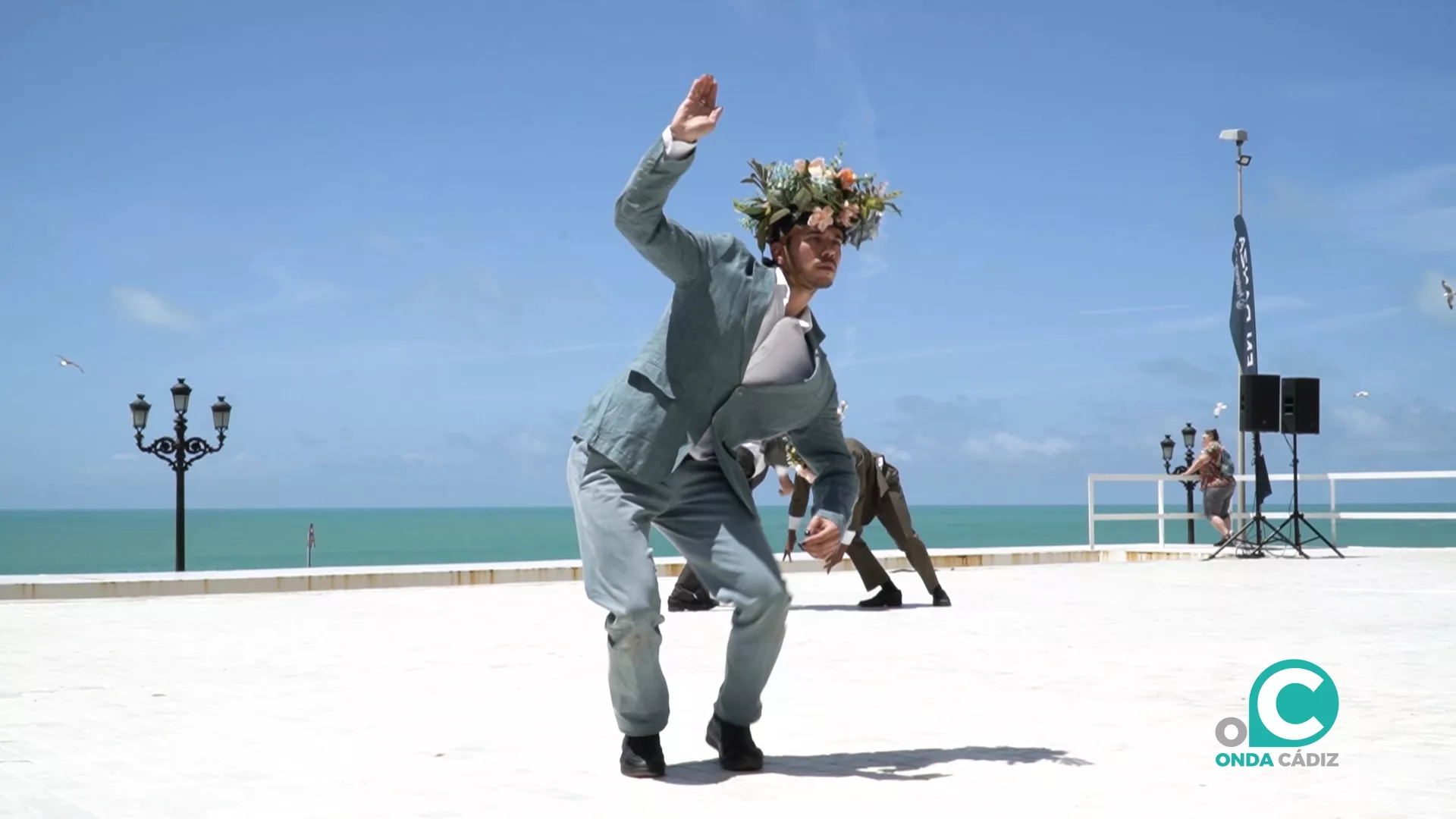 Elías Aguirre interpretando 'Flowershead' en el espacio Entrecatedrales 