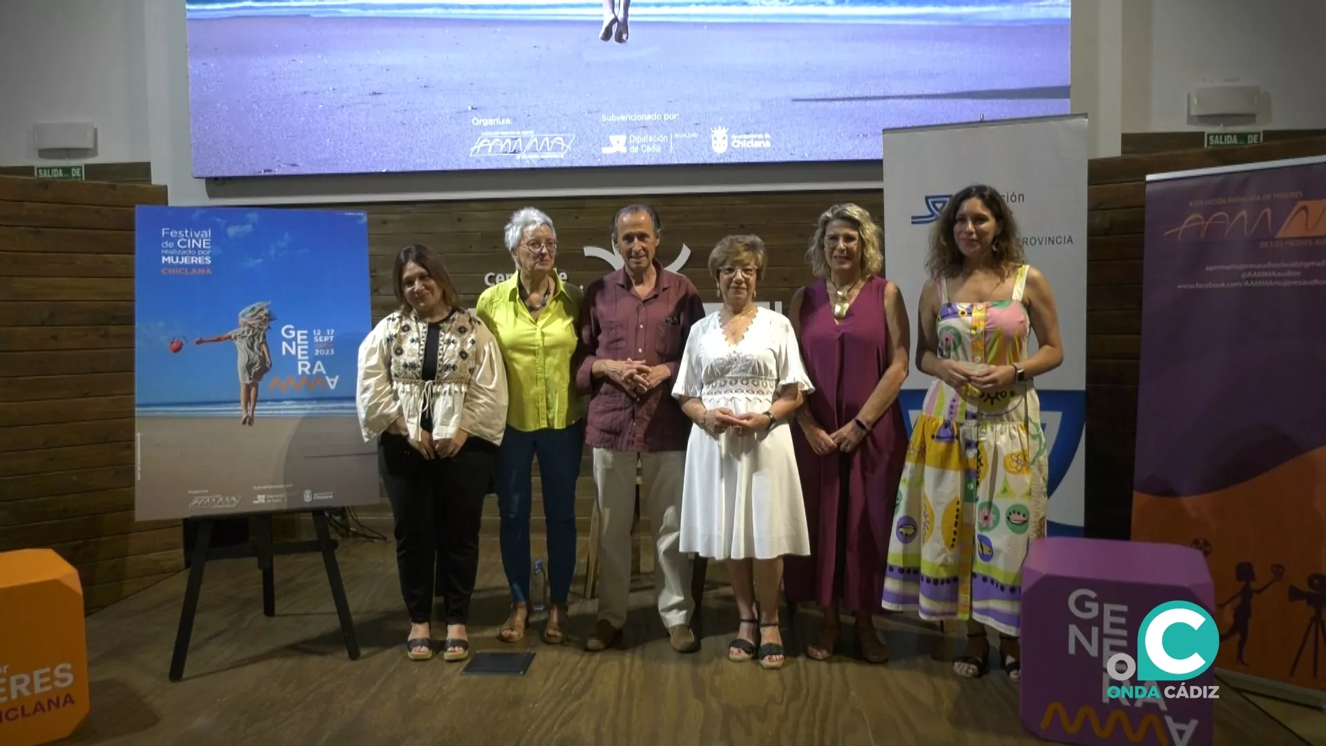 Foto de familia en el Centro de Interpretación del Vino y la Sal en Chiclana.