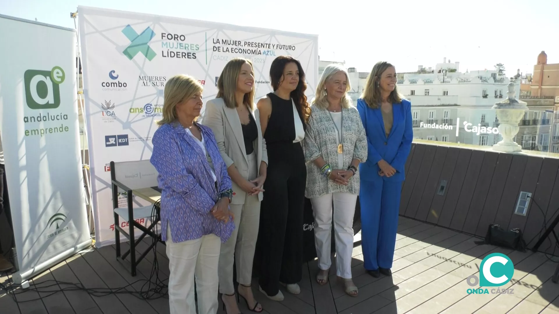 Foto de familia en la presentación del I Foro de Mujeres Líderes en la Economía Azul.