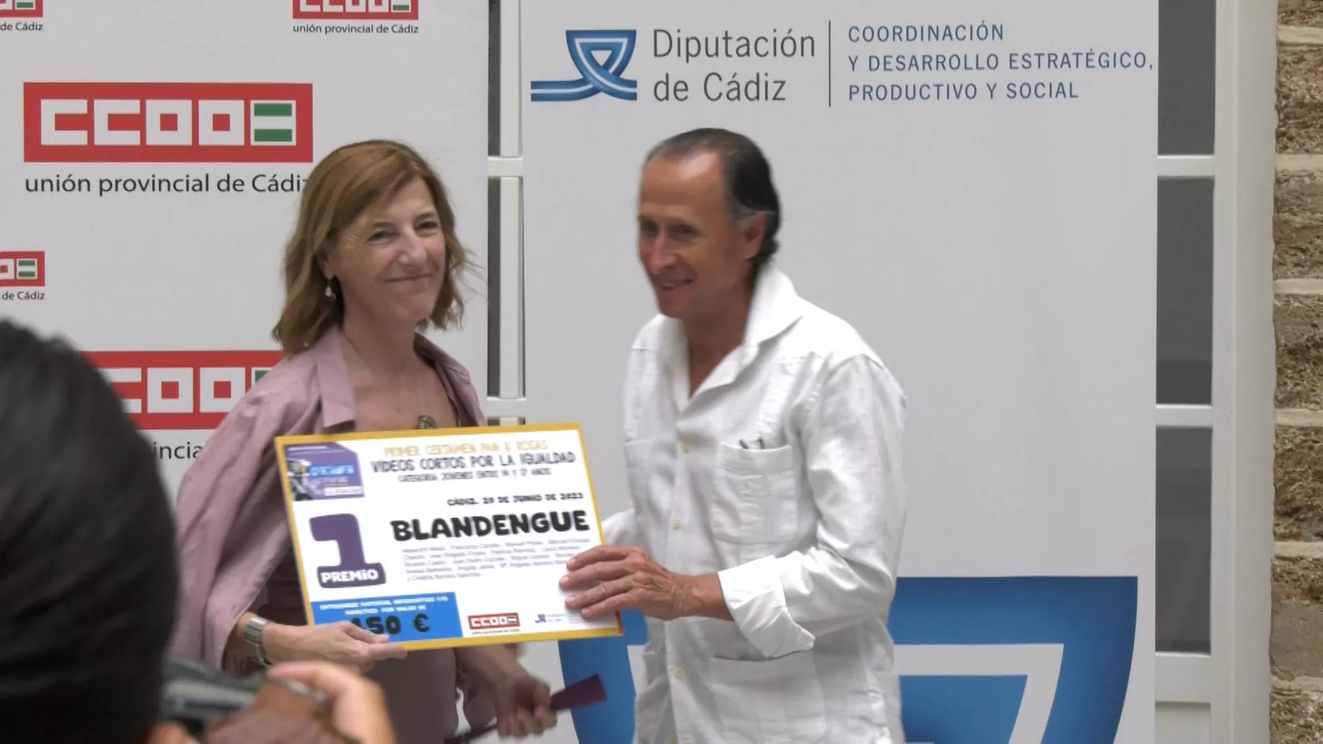 La profesora del IES Castillo Matrera de Villamartín, María Ángeles Barrera, recogió el premio por "Blandengue". 