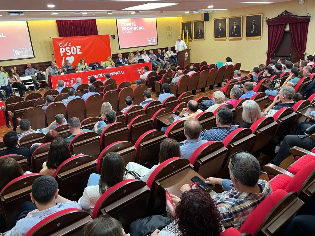 Comité provincial del PSOE reunida en la Facultad de Medicina 