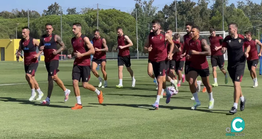 La plantilla ha comenzado la pretemporada con doble sesión en la Ciudad Deportiva Bahía de Cádiz