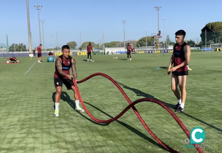 Darwin Machis exigiéndose en una de las tareas de la sesión de entrenamiento