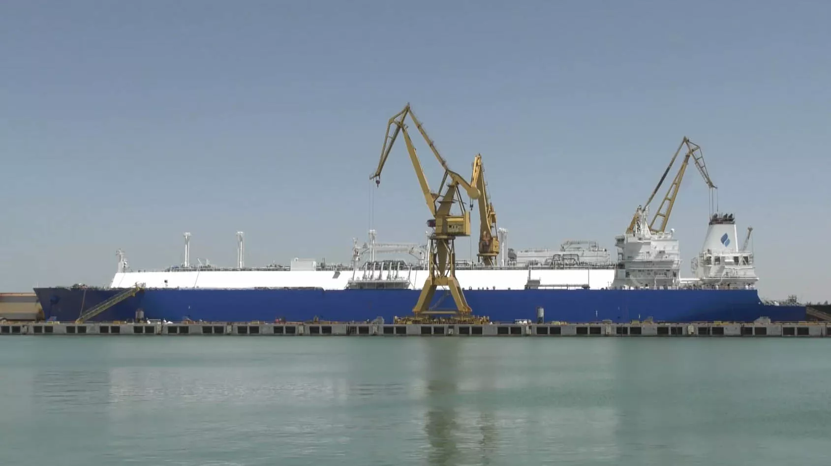 El gasero Seapeak Bahrain abandonará el astillero gaditano a final de semana presumiblemente para dejar espacio a su hermano el Seapeak Catalunya el día 24, que llegará con carga de trabajo para mes y medio