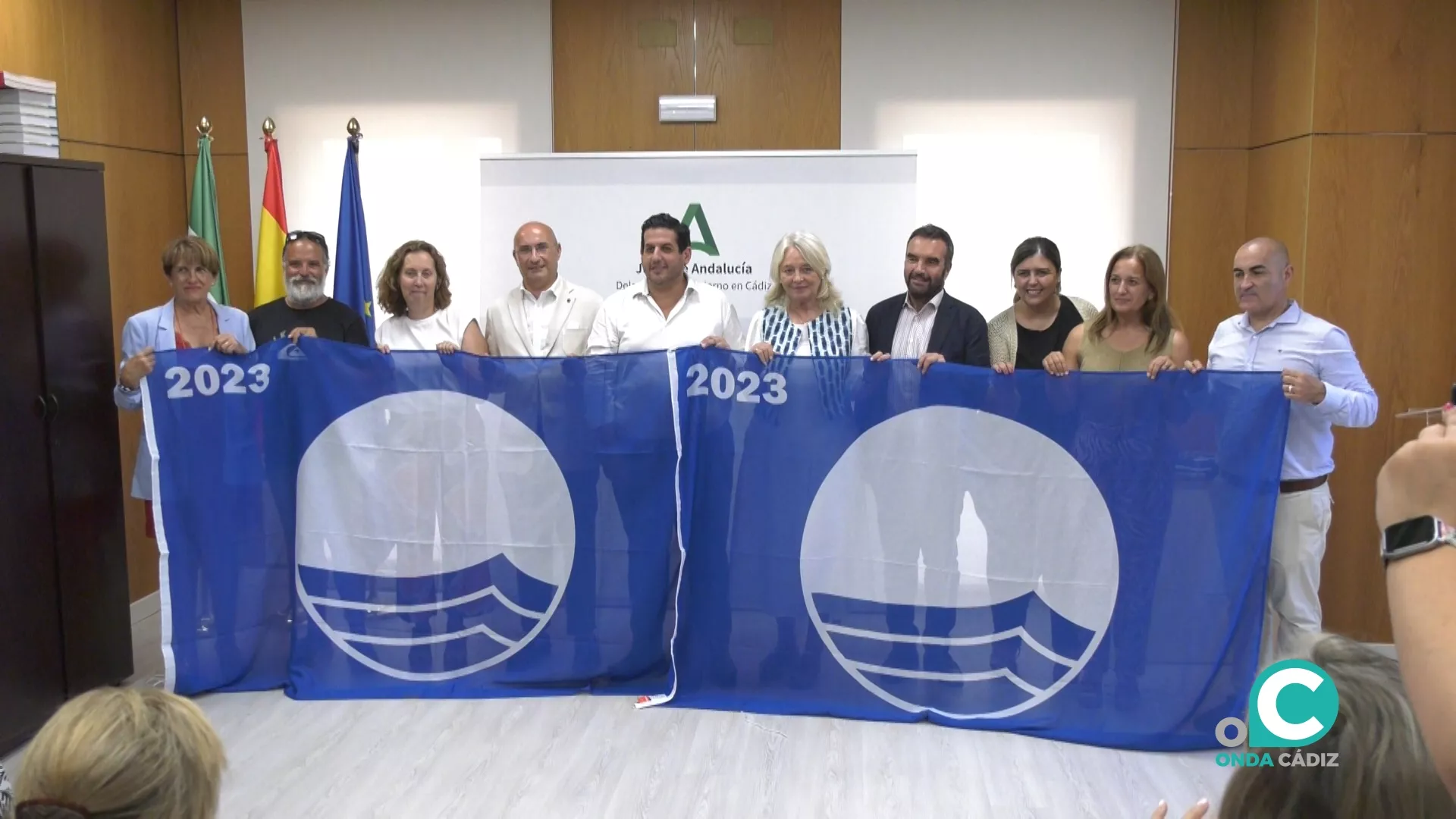 El litoral gaditano lucirá esta temporada estival hasta 37 banderas azules en sus playas y puertos deportivos.