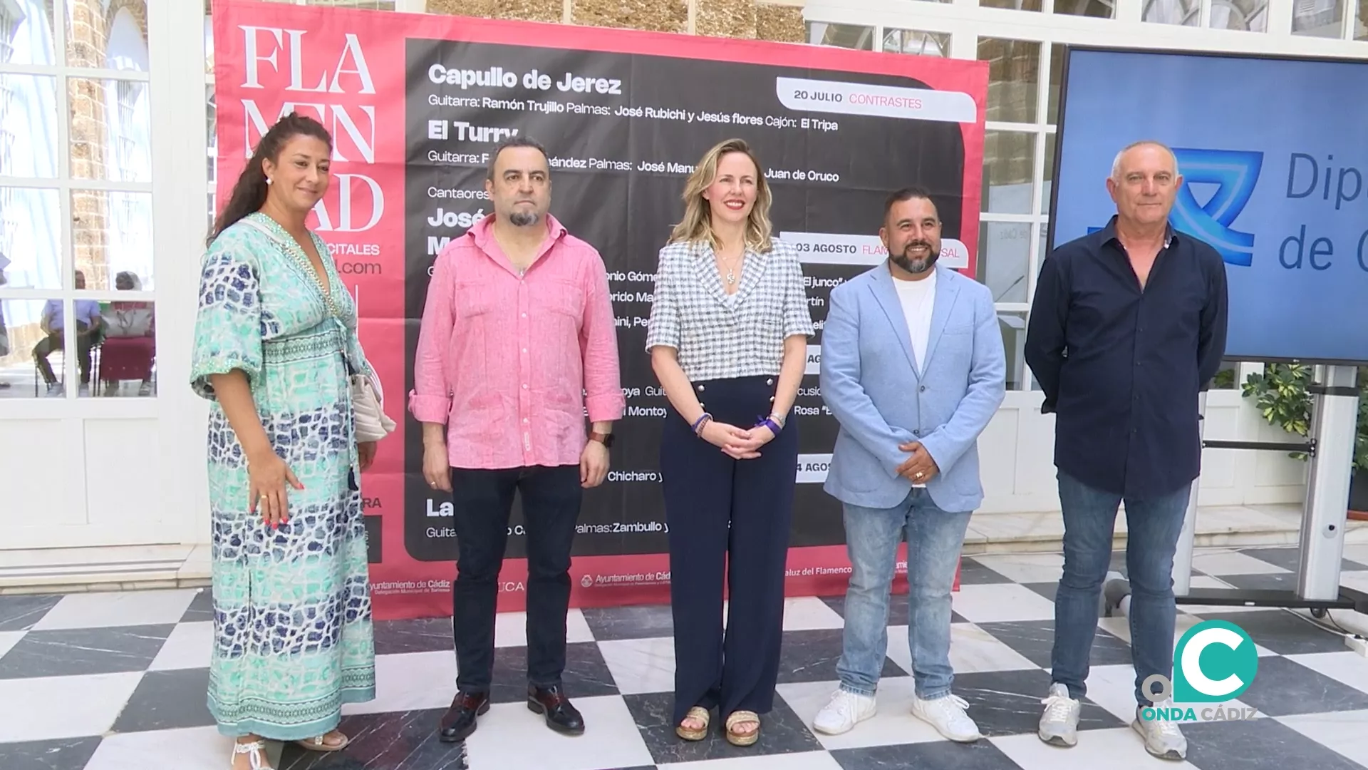 Foto de familia tras la presentación del ciclo flamenco en Diputación.