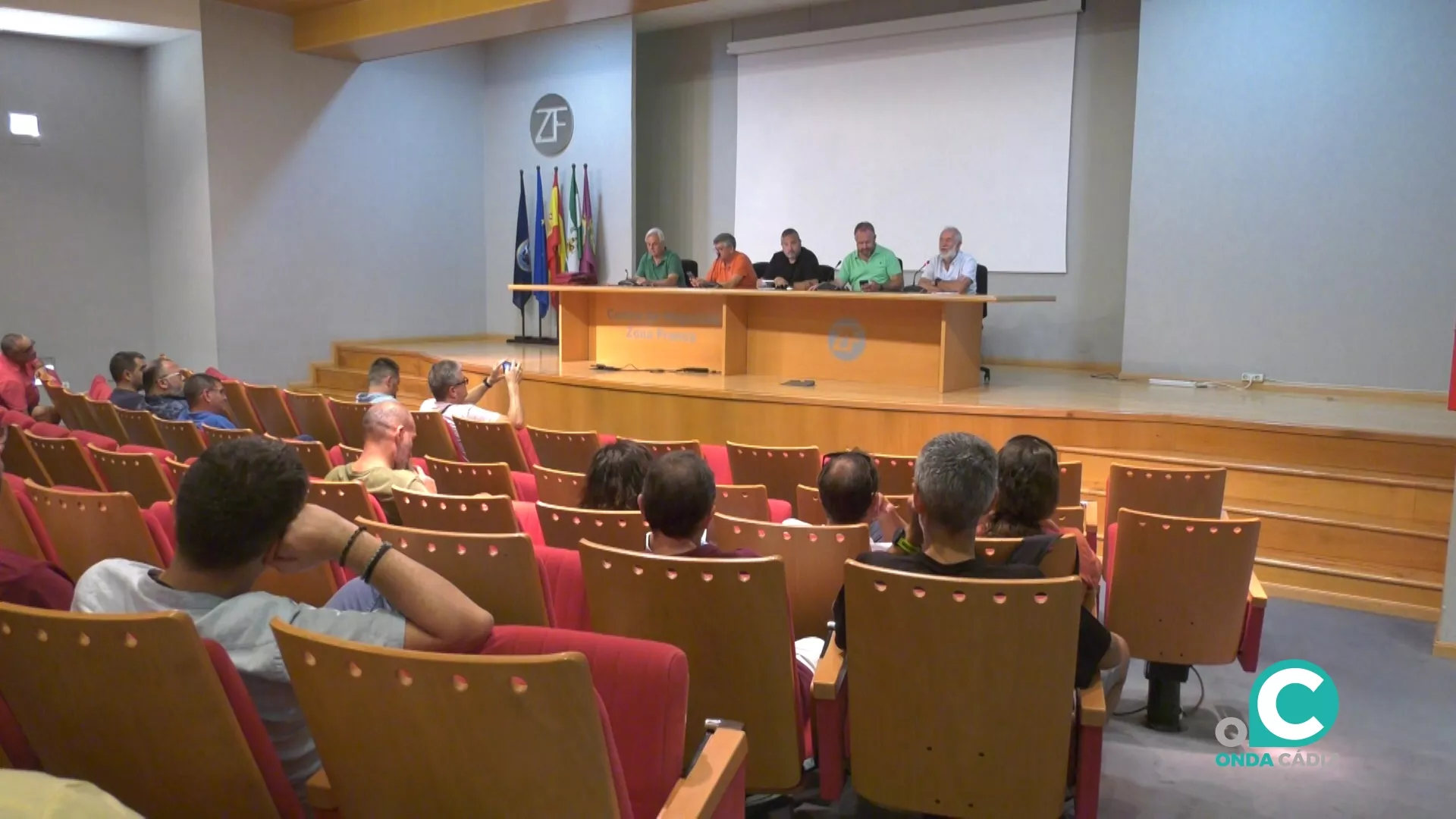 La reunión ha tenido lugar, este viernes, en el salón de actos del edificio Heracles en la Zona Franca.