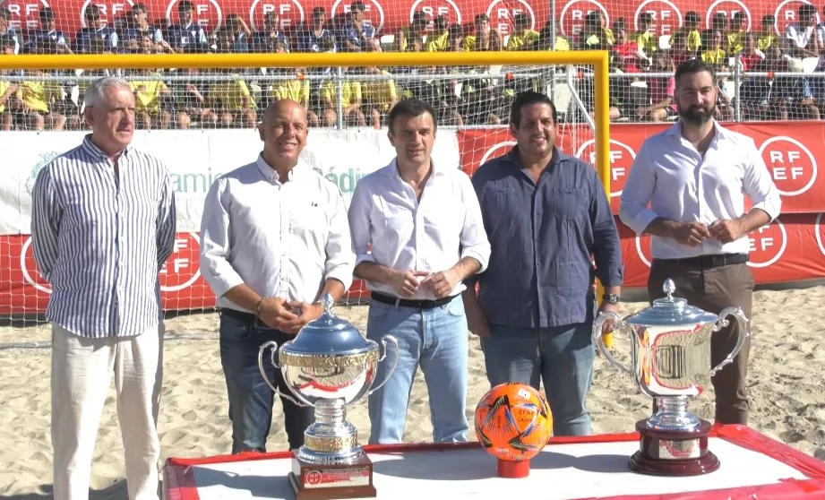 Comienza una intensa semana de fútbol playa en el Cádiz Arena.