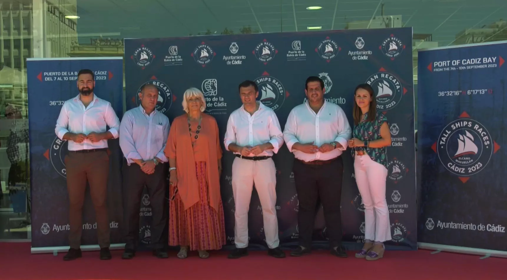 El alcalde de Cádiz y la presidenta de la APBC, junto a otros representantes de Ayuntamiento y Junta, durante la presentación de la Regata de Grandes Veleros 2023