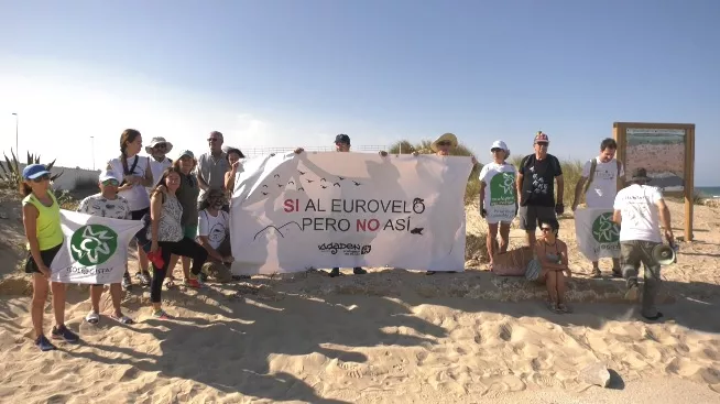 Agaden-Ecologistas en Acción continúa en contra de la contrucción del carril para bicicletas por las dunas