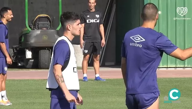 Sergio Camello en un entrenamiento de la pasada temporada con el Rayo Vallecano