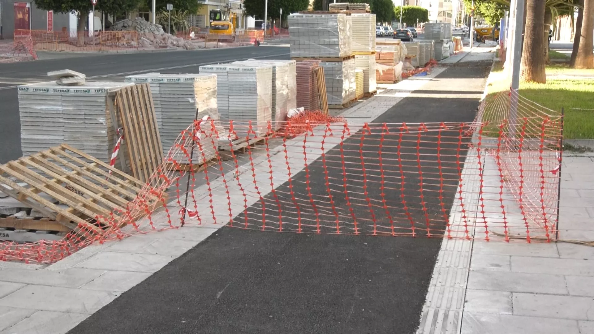 Carril bici en obras en la avenida de la Sanidad Pública