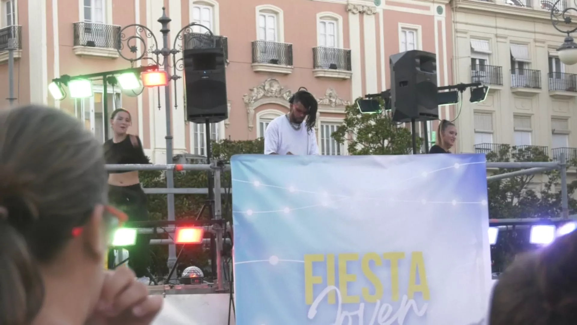 Música y atracciones para la juventud en la plaza de San Antonio