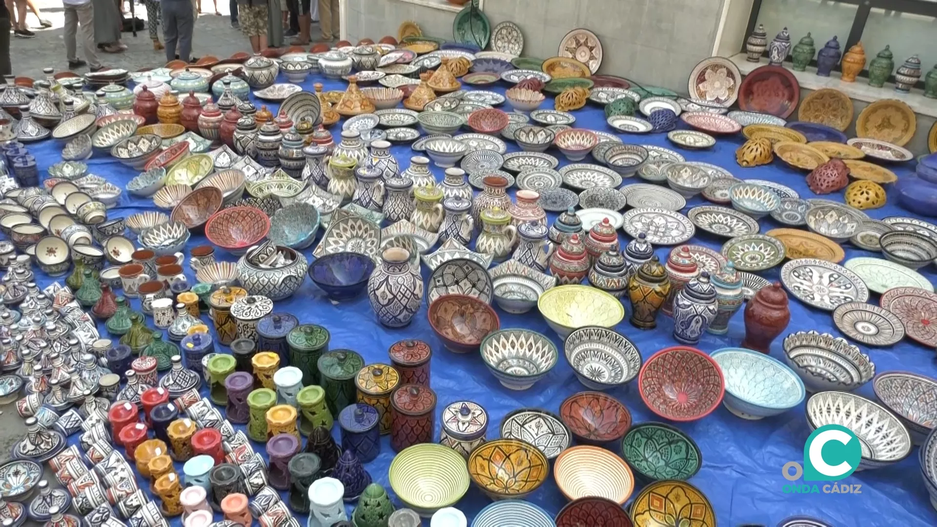 Uno de los puestos de cerámica del Mercado Andalusí.