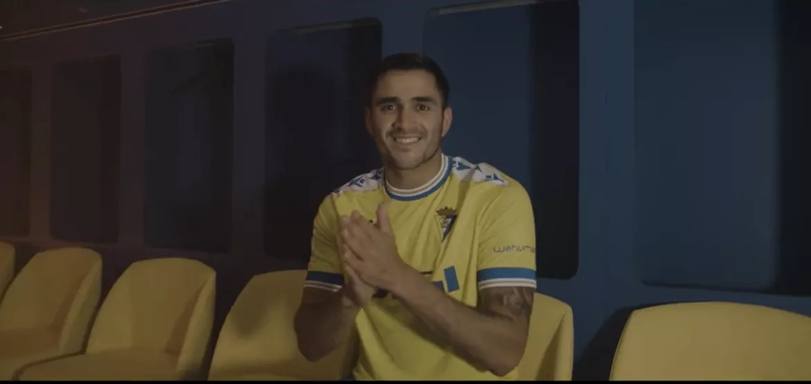 Maxi Gómez ya luce la elástica amarilla 