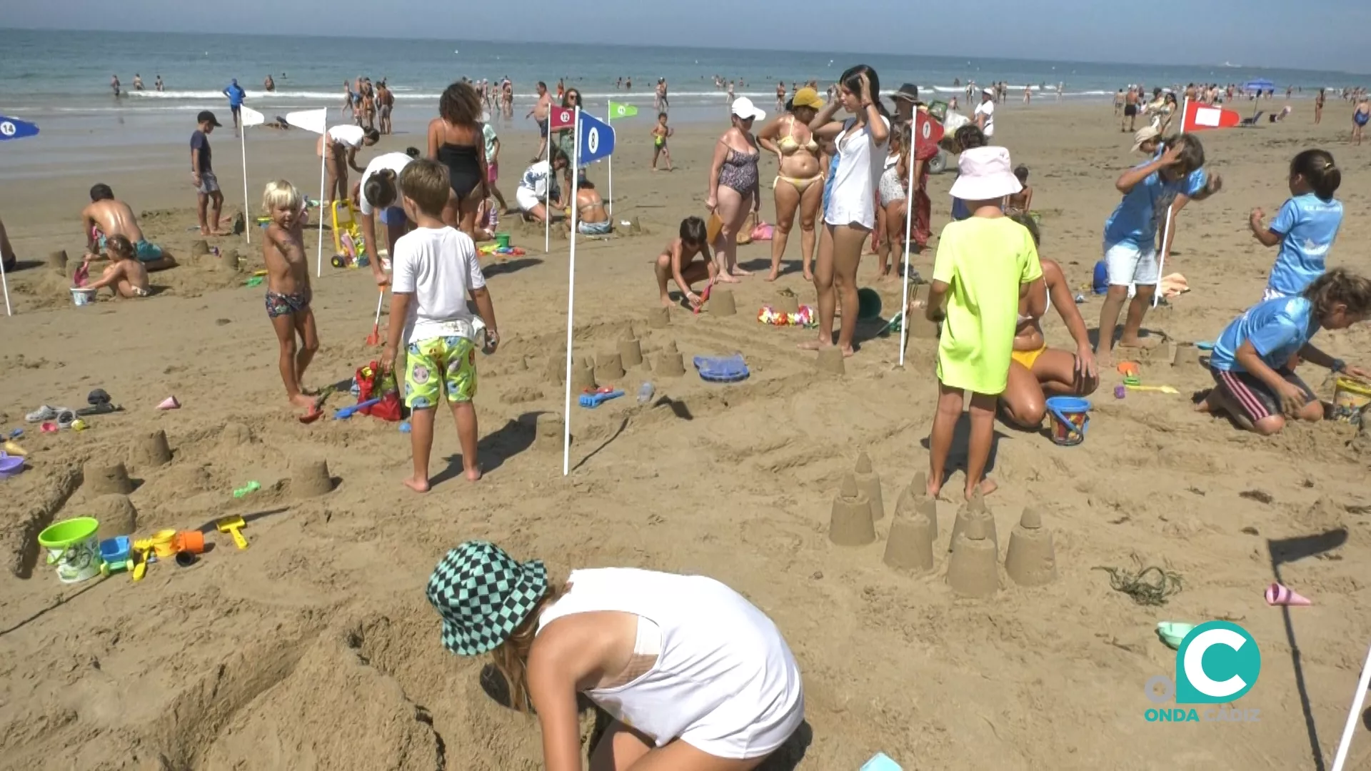 La playa Victoria ha sido de nuevo escenario del concurso de castillos de arena