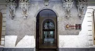 La fachada de la Cámara de Comercio de Cádiz.