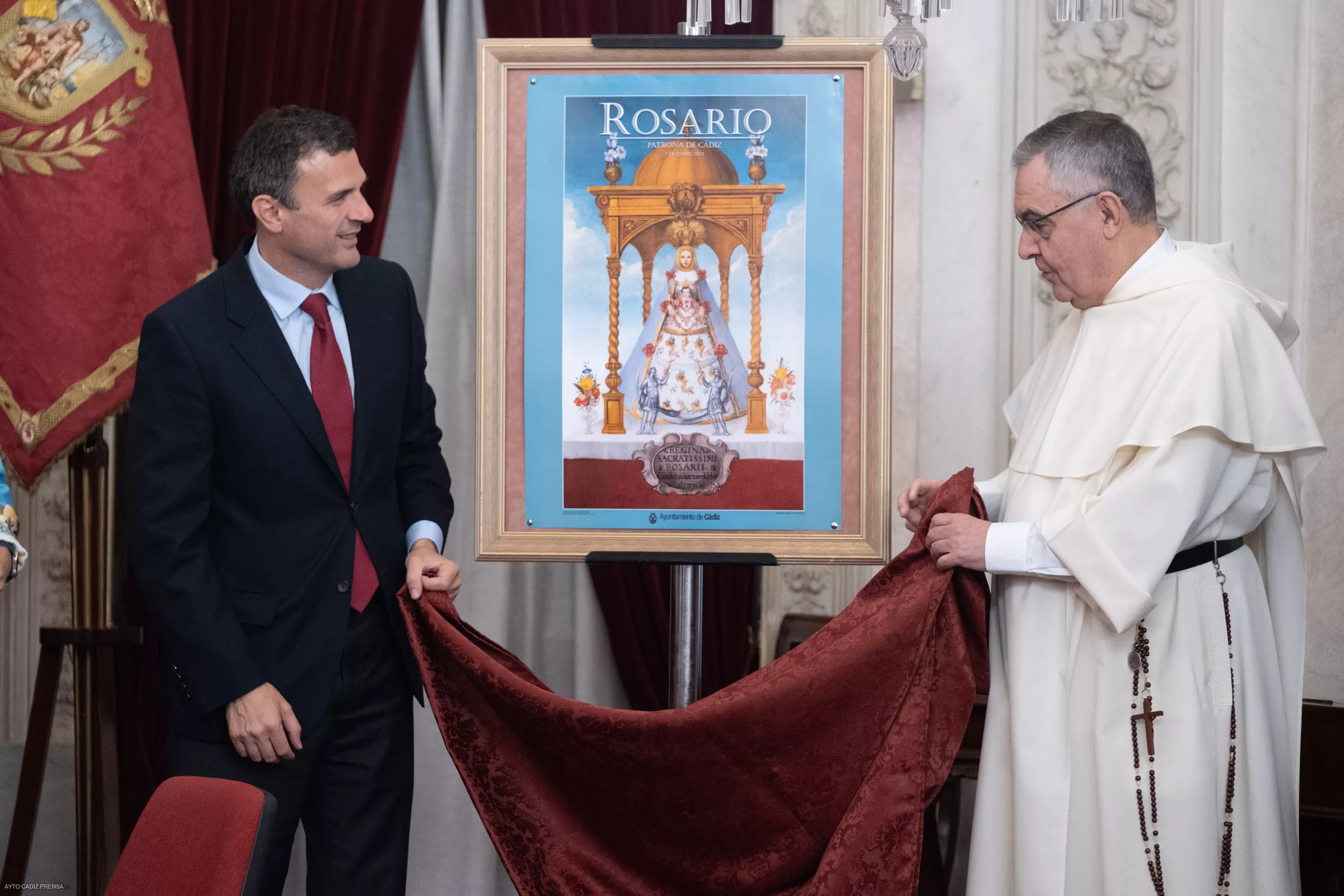 El cartel representa una pintura de Andrés Carrasco de la Virgen bajo su antiguo templete