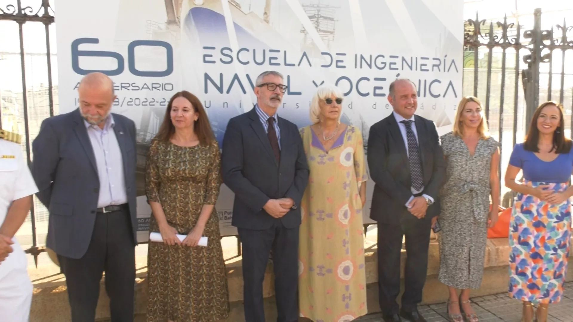 Distintas autoridades durante la inauguración de la exposición este viernes.