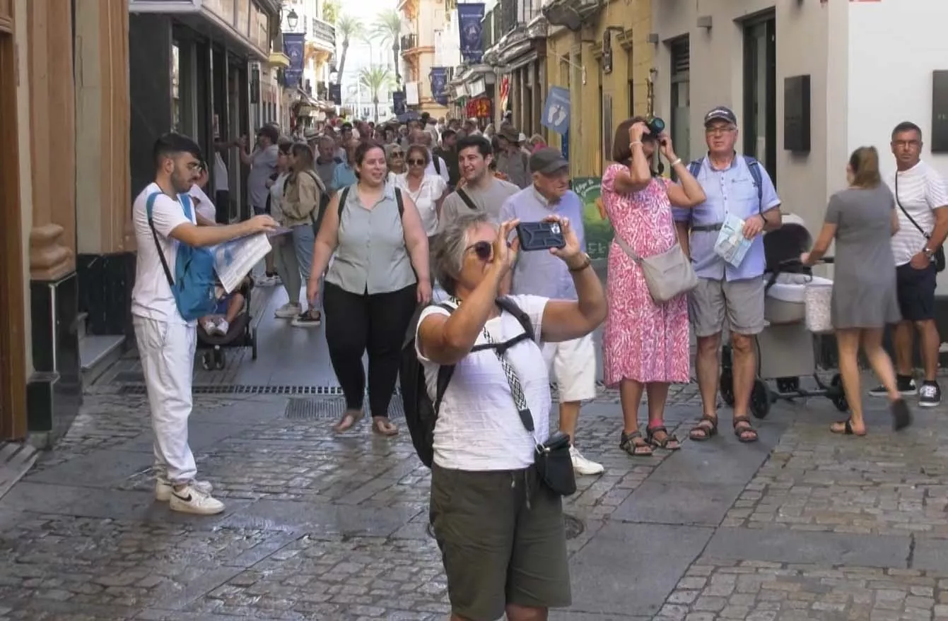 La plaza de la Catedral ha sido uno de los puntos elegidos para ofrecer el servicio de información a cruceritas