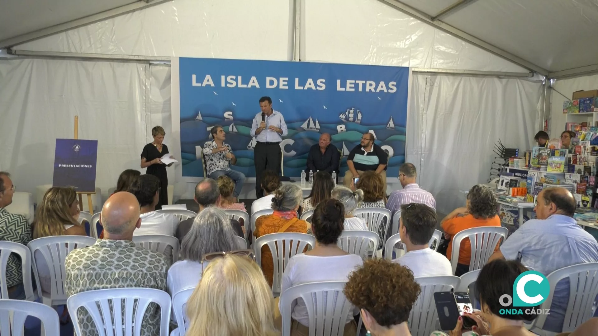 Carpa de la 'Isla de las Letras' en la Regata