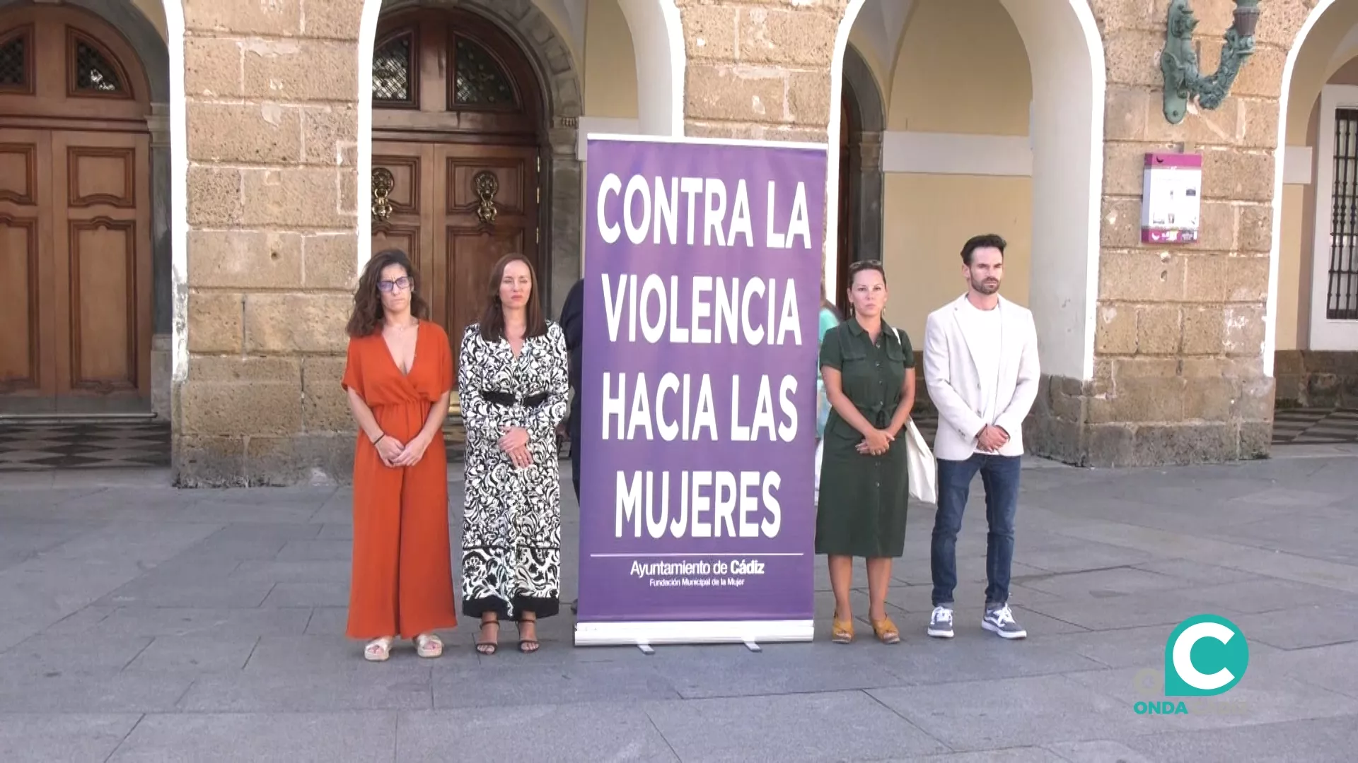Minuto de silencio en el Ayuntamiento de Cádiz