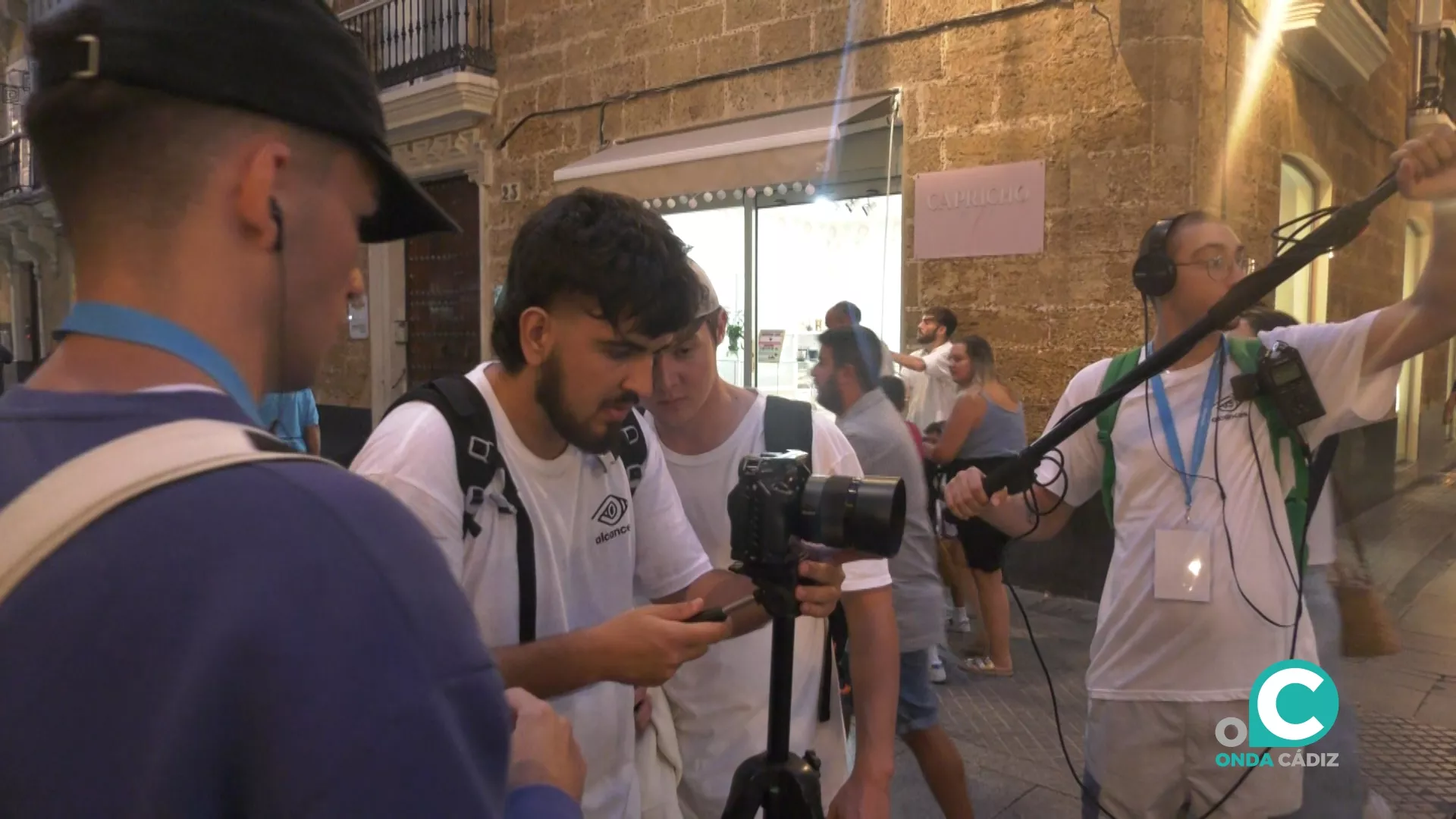 Uno de los grupos grabando en la calle 