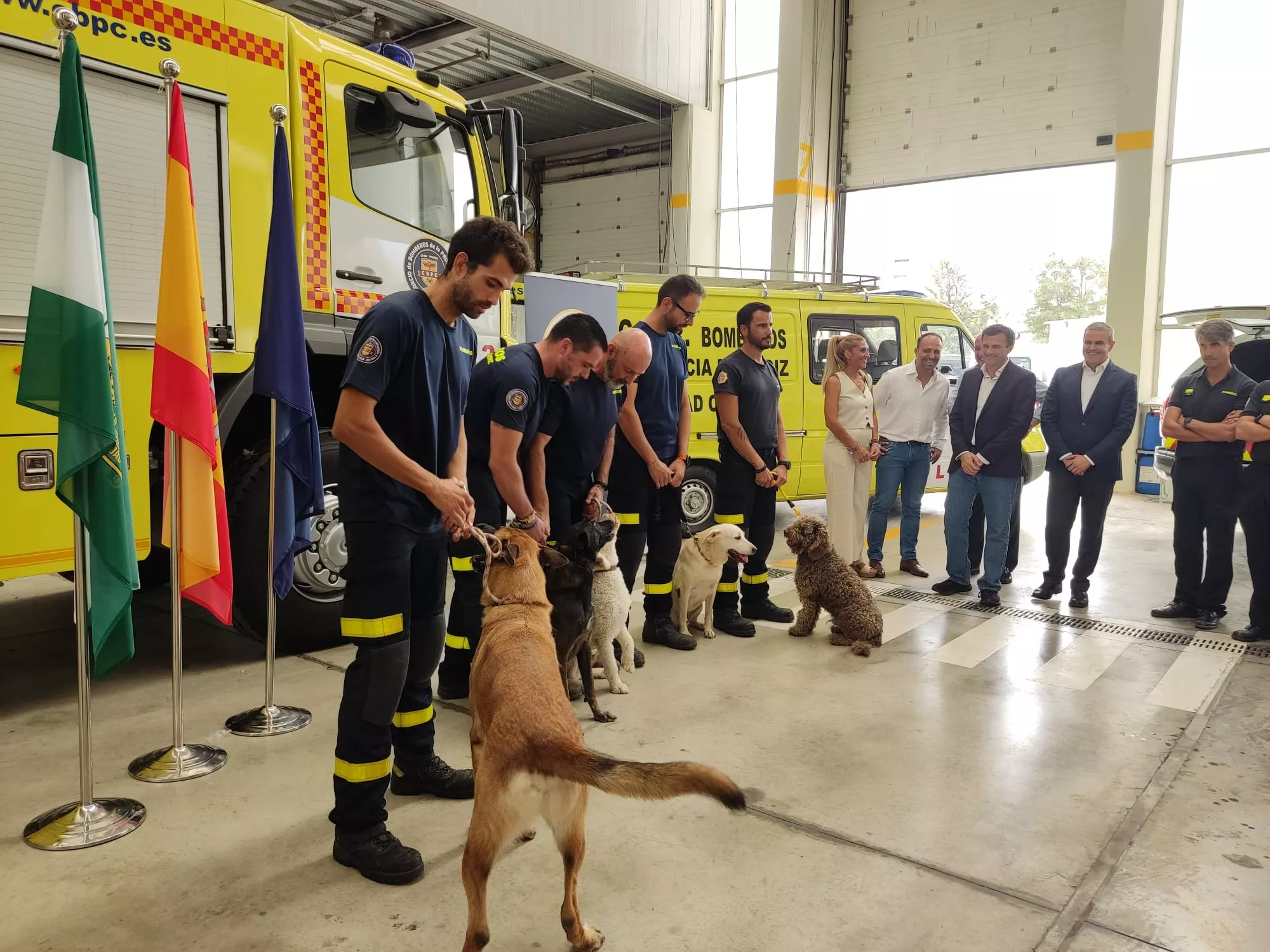 Los efectivos de bomberos han contado su experiencia en el país vecino