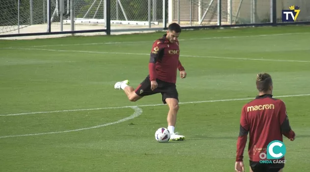 Maxi Gómez durante la sesión desarrollada en la Ciudad Deportiva Bahía de Cádiz