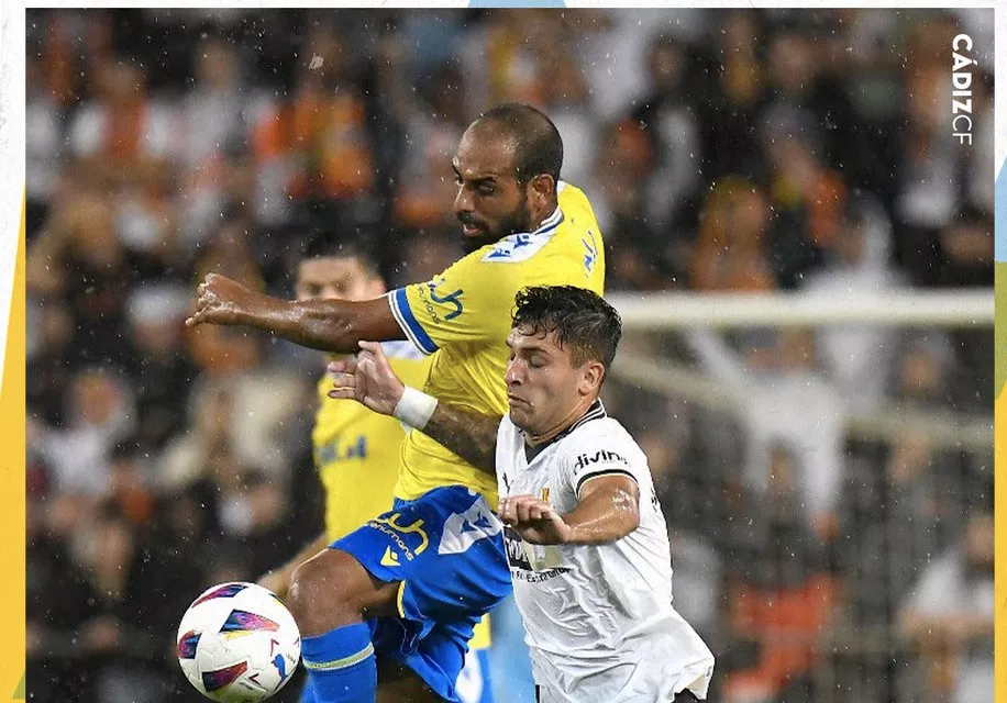 Los amarillos cayeron derrotados en Mestalla tras el regreso liguero (Foto: Cádiz CF)