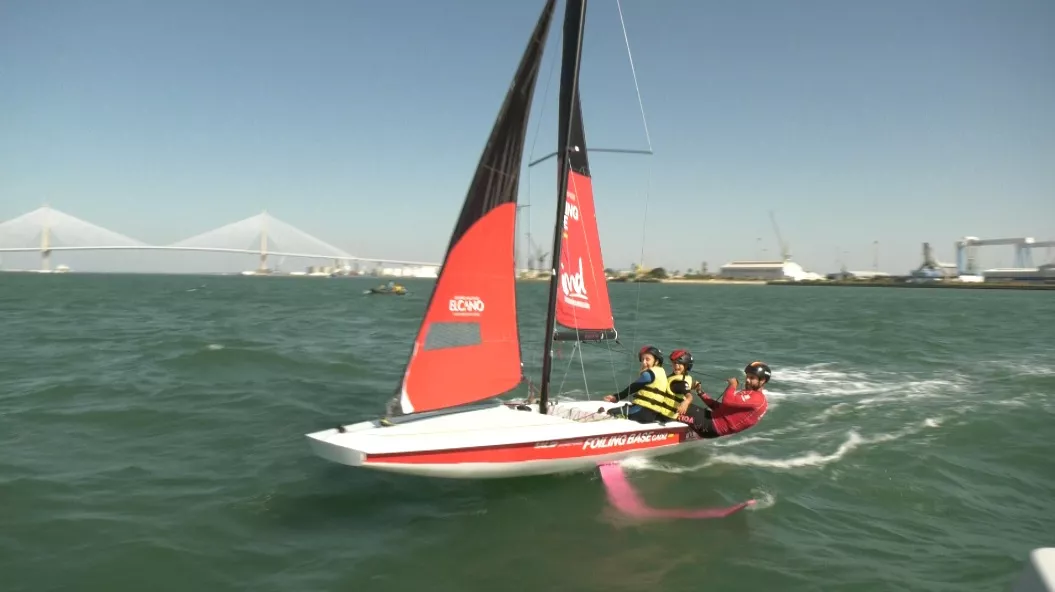 Aprendiendo a volar con la vela del futuro.