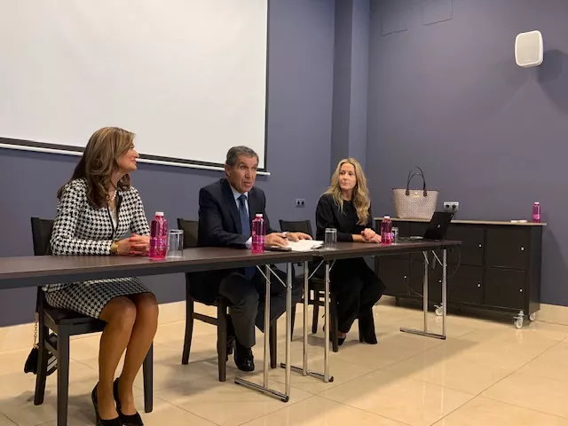 Presidente del Tribunal Superior de Justicia de Andalucía, Lorenzo del Río, acompañado de las magistradas Nuria Orellana y Ana Marín