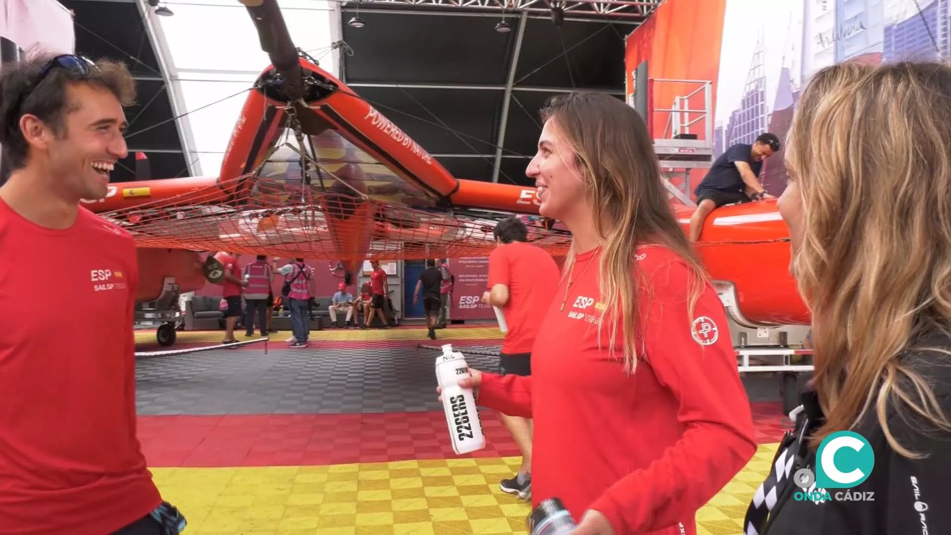 María Cantero, suplente del equipo español, junto a otros miembros de "Los Gallos"