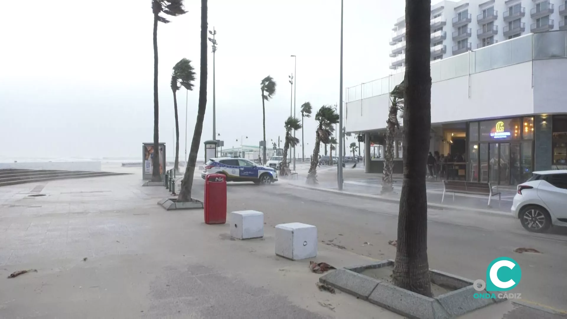 La Policía Local ha tenido que cortar zonas del Paseo Marítimo 