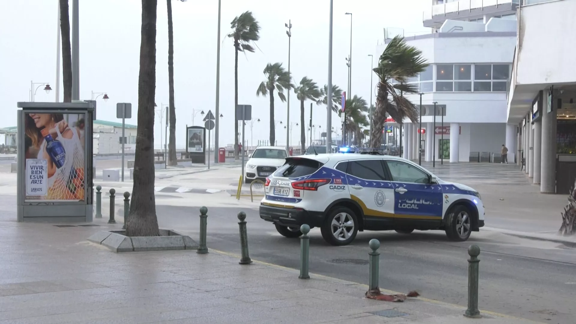 La Policía Local cortó al tráfico el Paseo Marítimo por motivos de seguridad