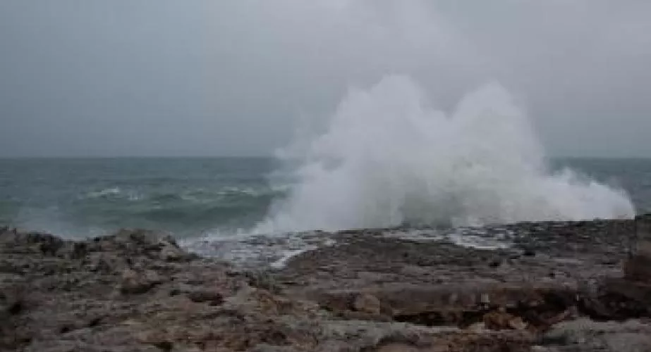 Por segundo día consecutivo, la AEMET mantiene el aviso amarillo por oleaje en el litoral gaditano 