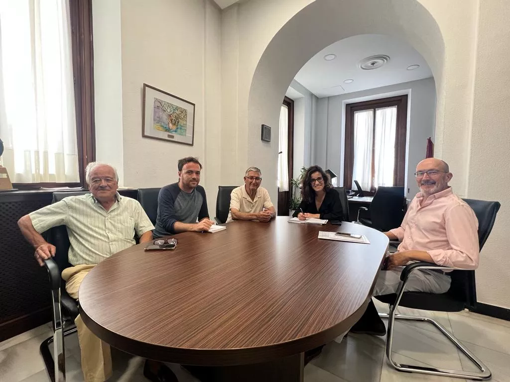 La concejala de Salud durante la reunión mantenida con representantes de FAEM y AFEMEN